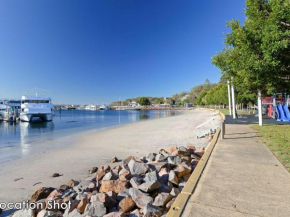 Tomaree Townhouse', 5/26-28 Tomaree Street - large air conditioned townhouse & WIFI
